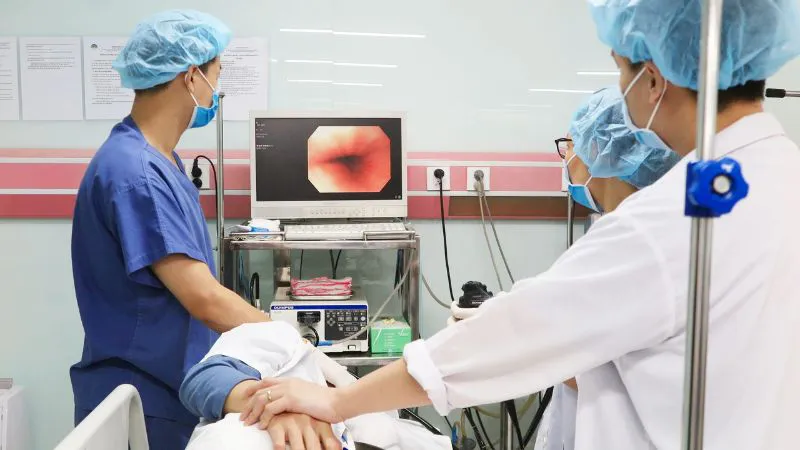 Người bệnh cần tuân thủ đúng hướng dẫn của bác sĩ khi sử dụng thuốc đại tràng 