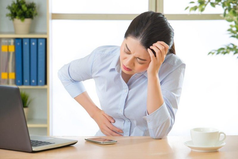 Cần hết sức thận trọng về thời điểm ăn hoa quả để tránh kích phát các cơn đau bụng dữ dội.
