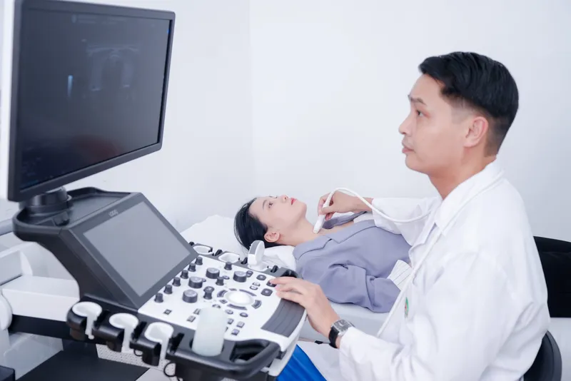 Dược sĩ tư vấn về tình trạng rối loạn miễn dịch gây viêm tuyến giáp